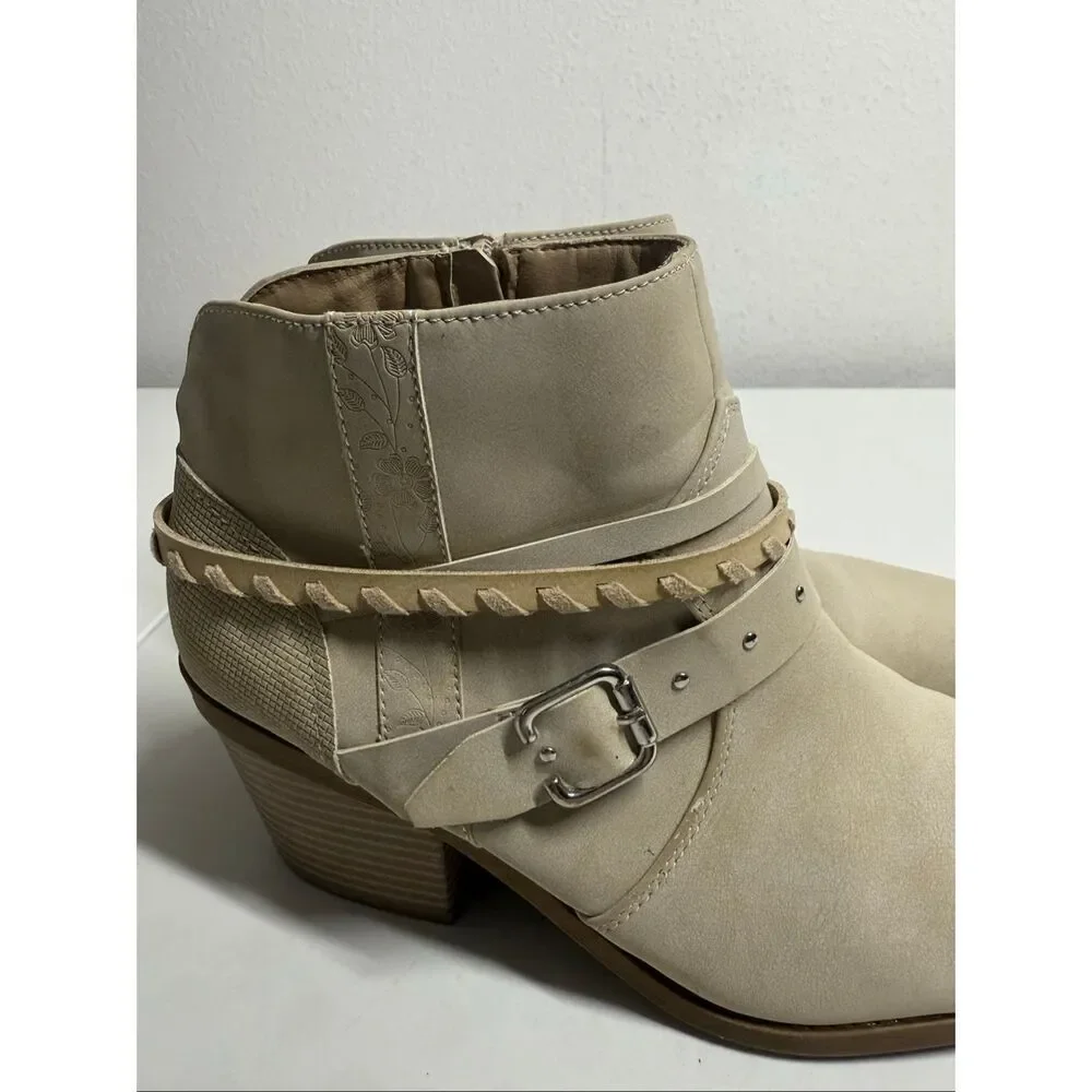 Maurices Elsa Belted Ankle Boot Size 11 Light Cream Beige